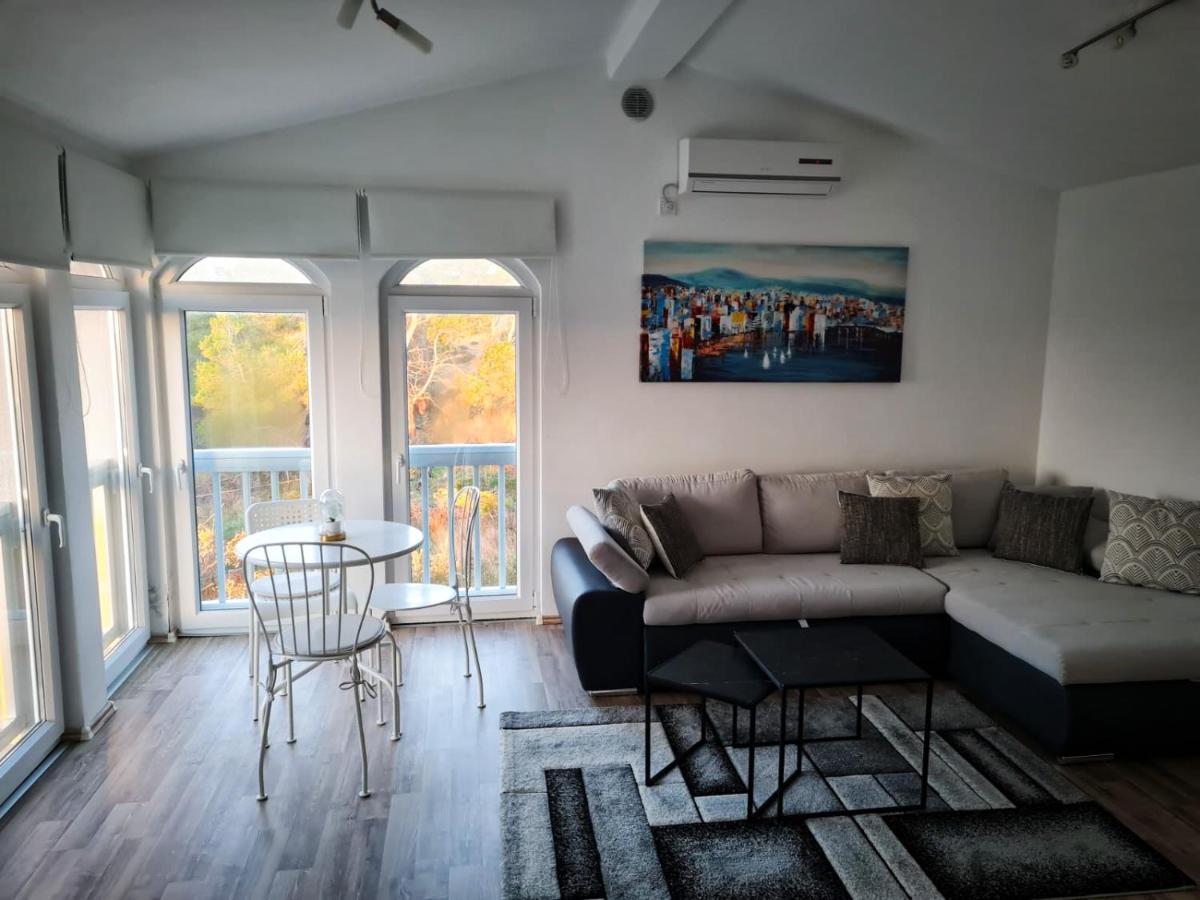 Villa Mena Vir Luaran gambar