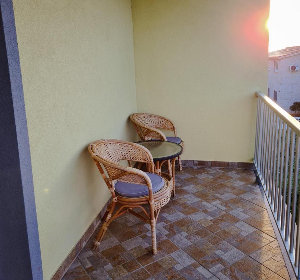 Villa Mena Vir Luaran gambar