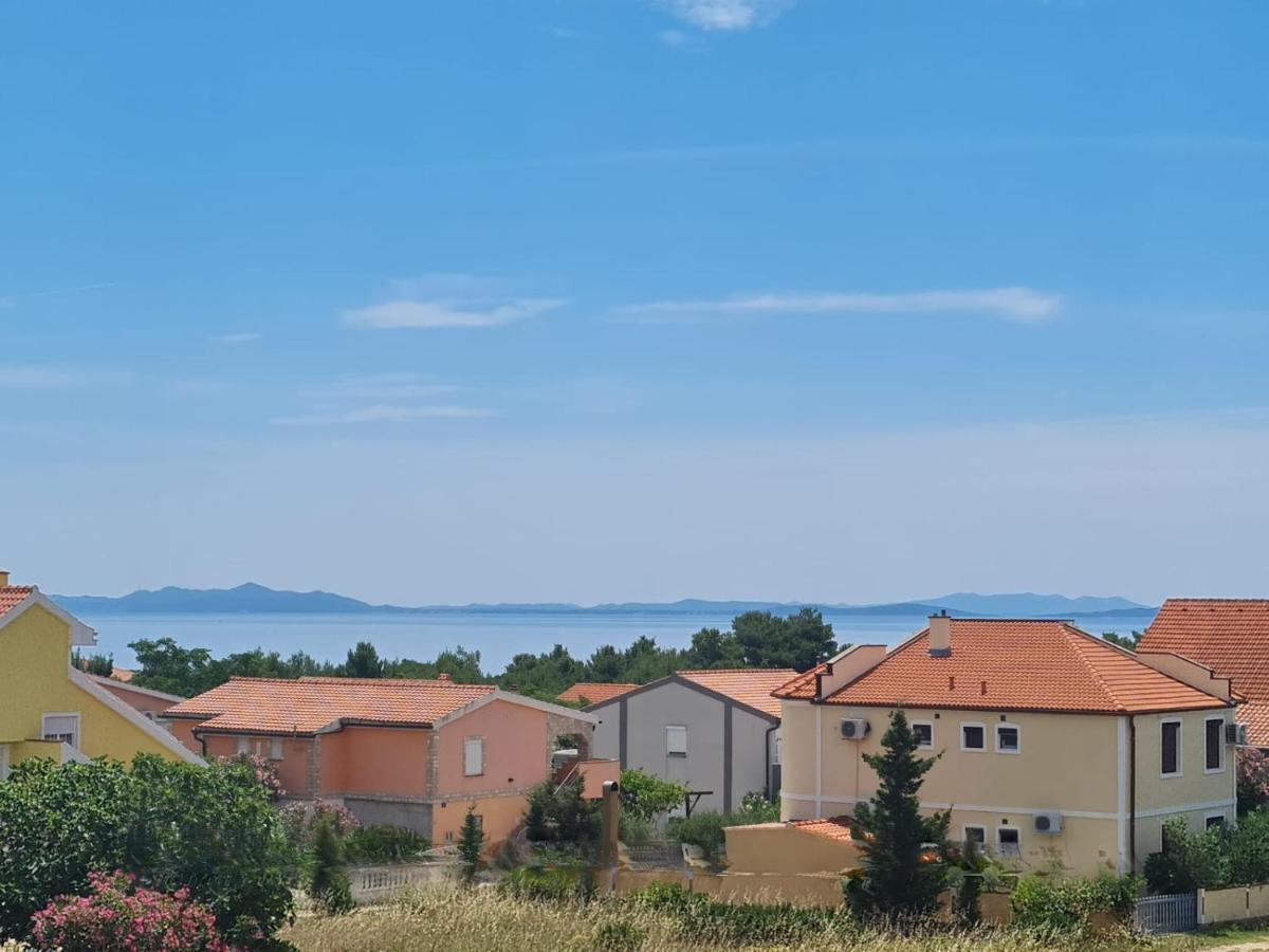 Villa Mena Vir Luaran gambar
